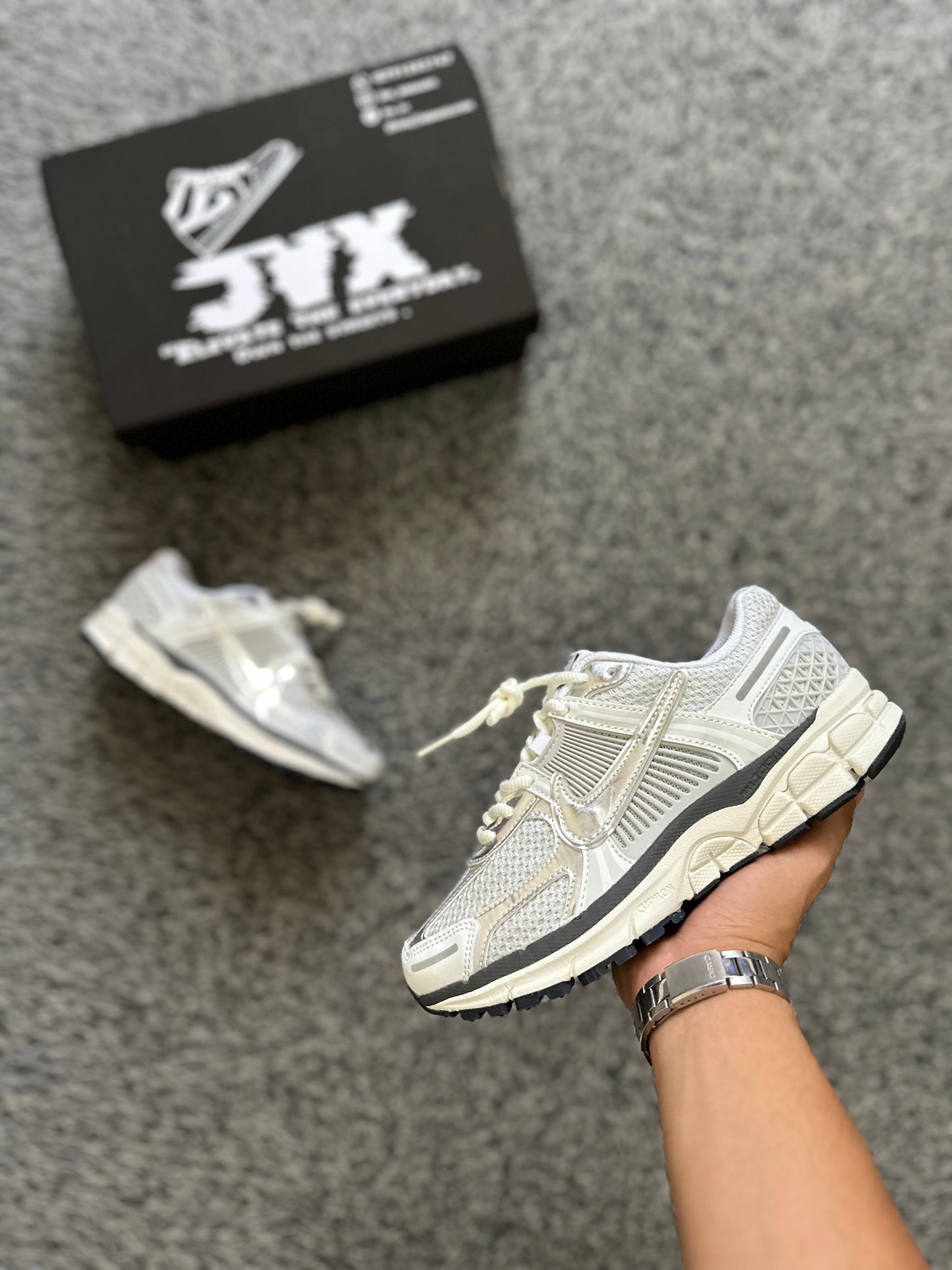 NIKE VOMERO 5 SILVER DUST 🖇️