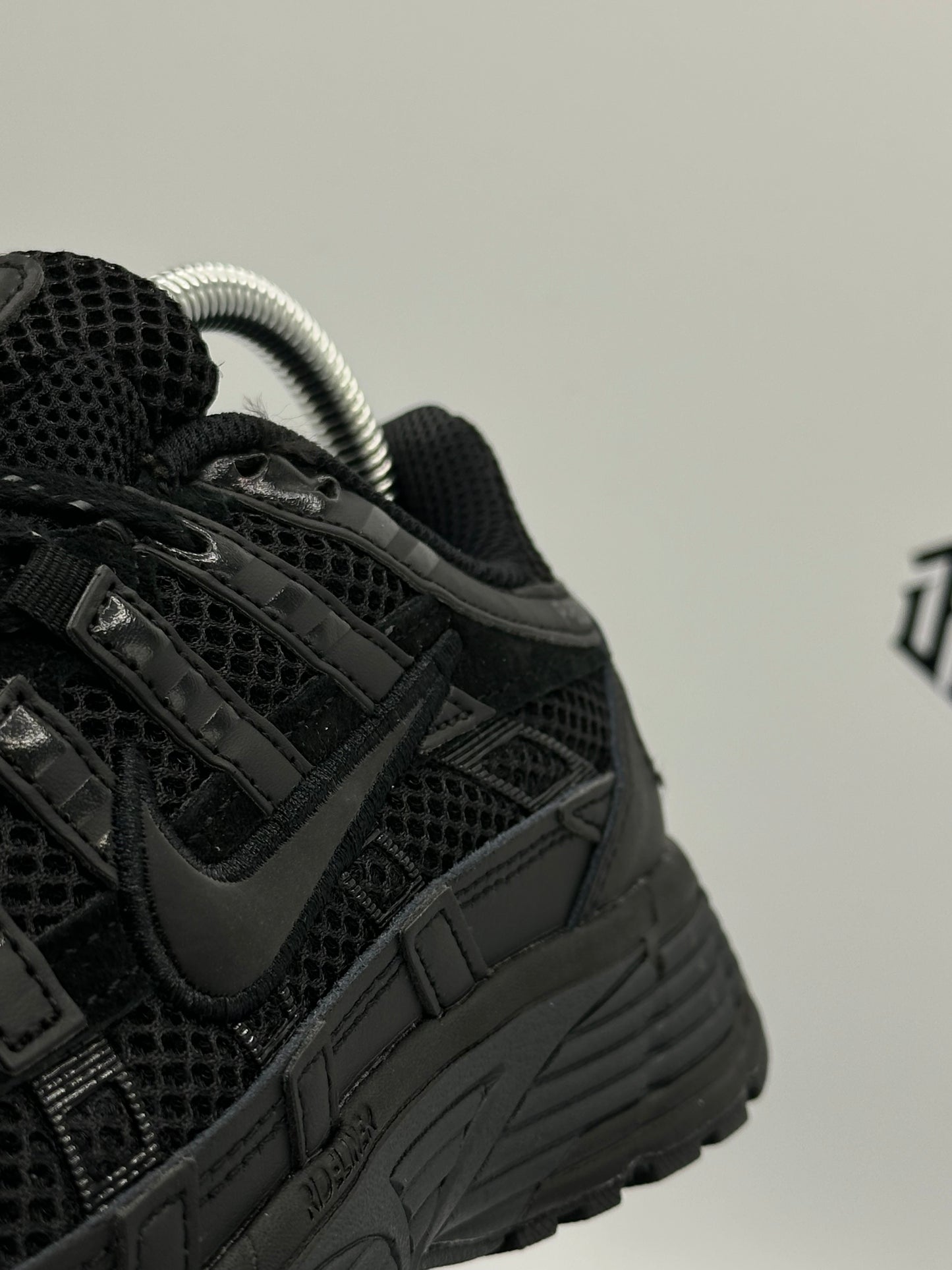 NIKE P-6000 BLACK