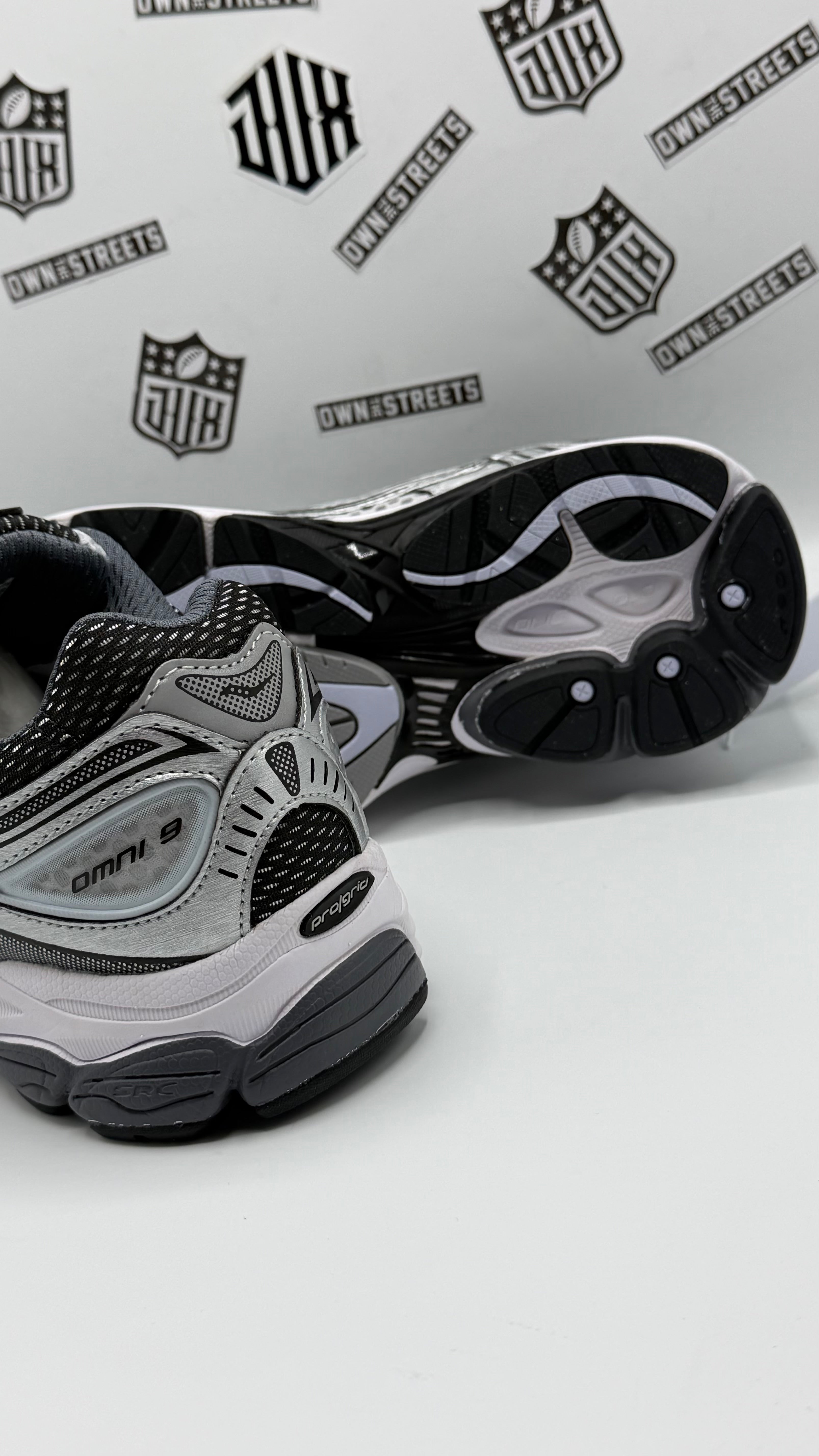 SAUCONY ProGrid OMNI 9 SILVER BLACK