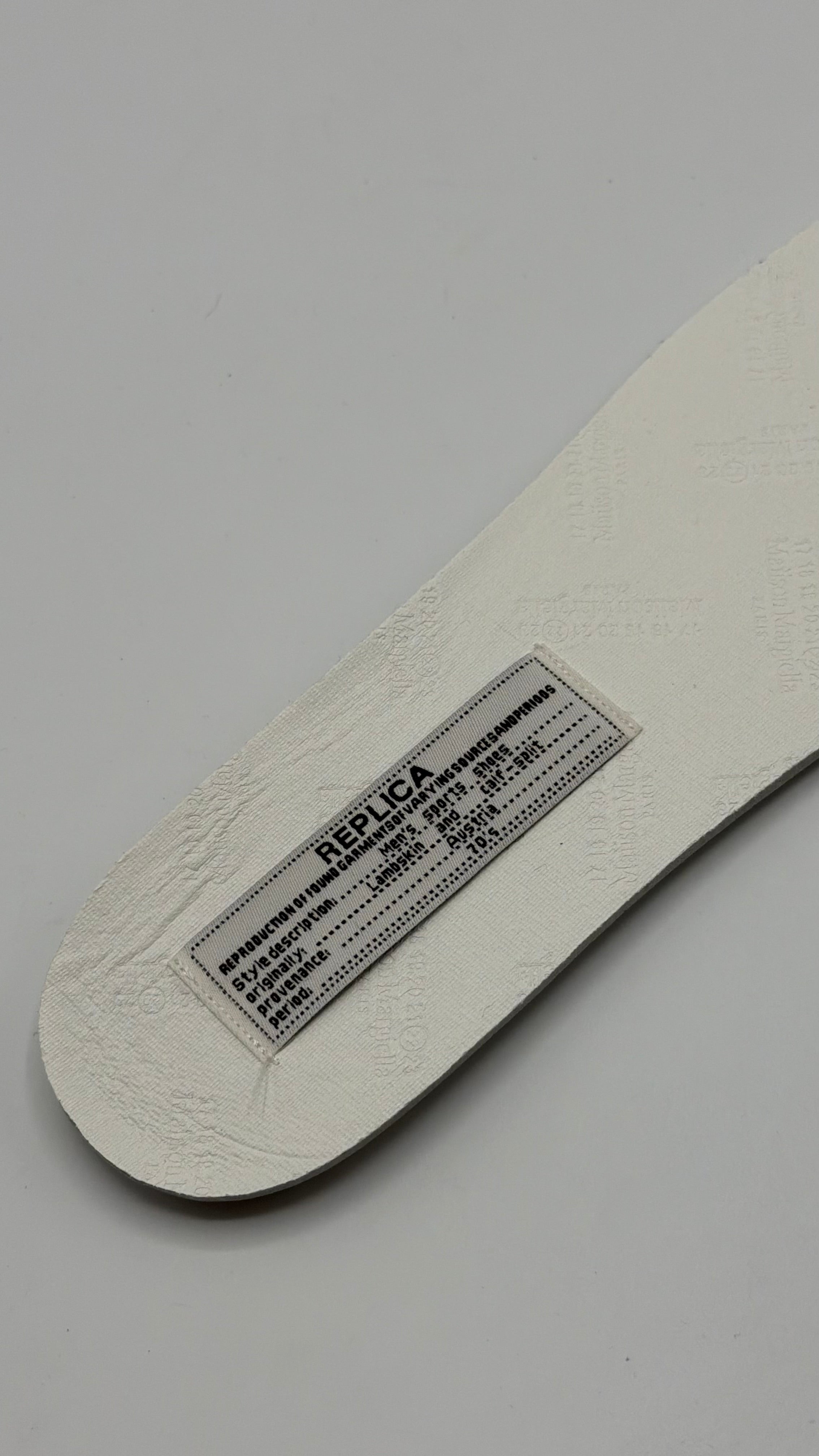 MAISON MARGIELA GATS BLACK GUM