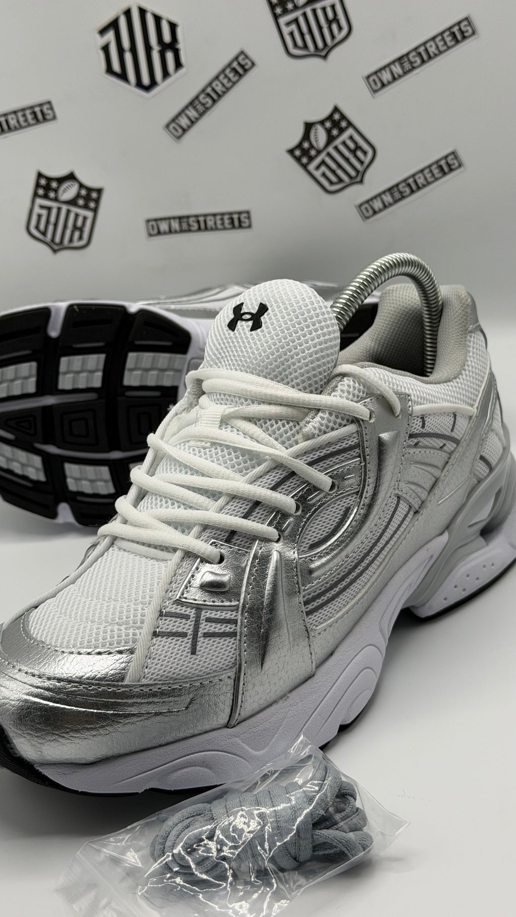 UNDERARMOUR SOLA METALLIC SILVER