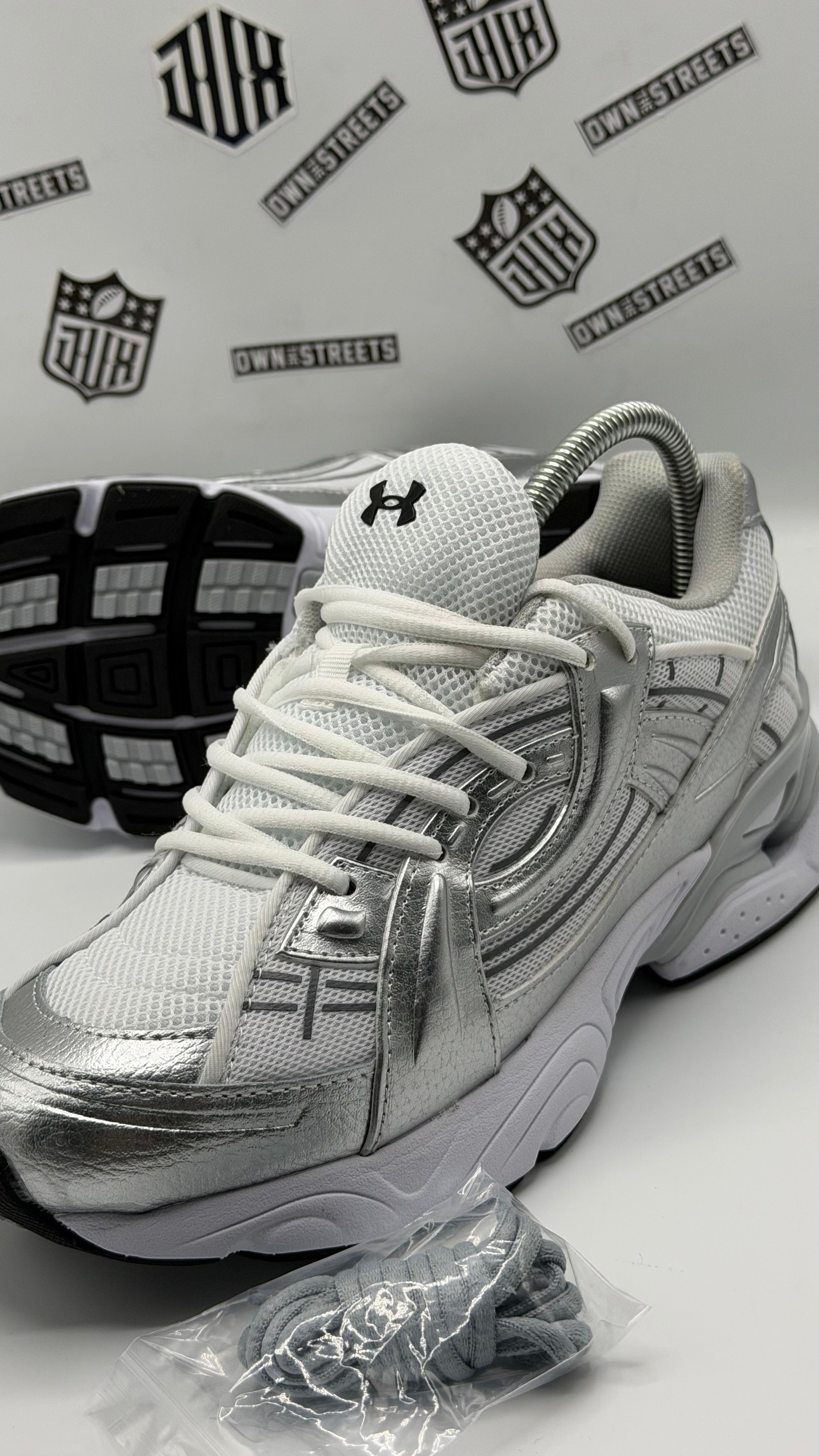UNDERARMOUR SOLA METALLIC SILVER