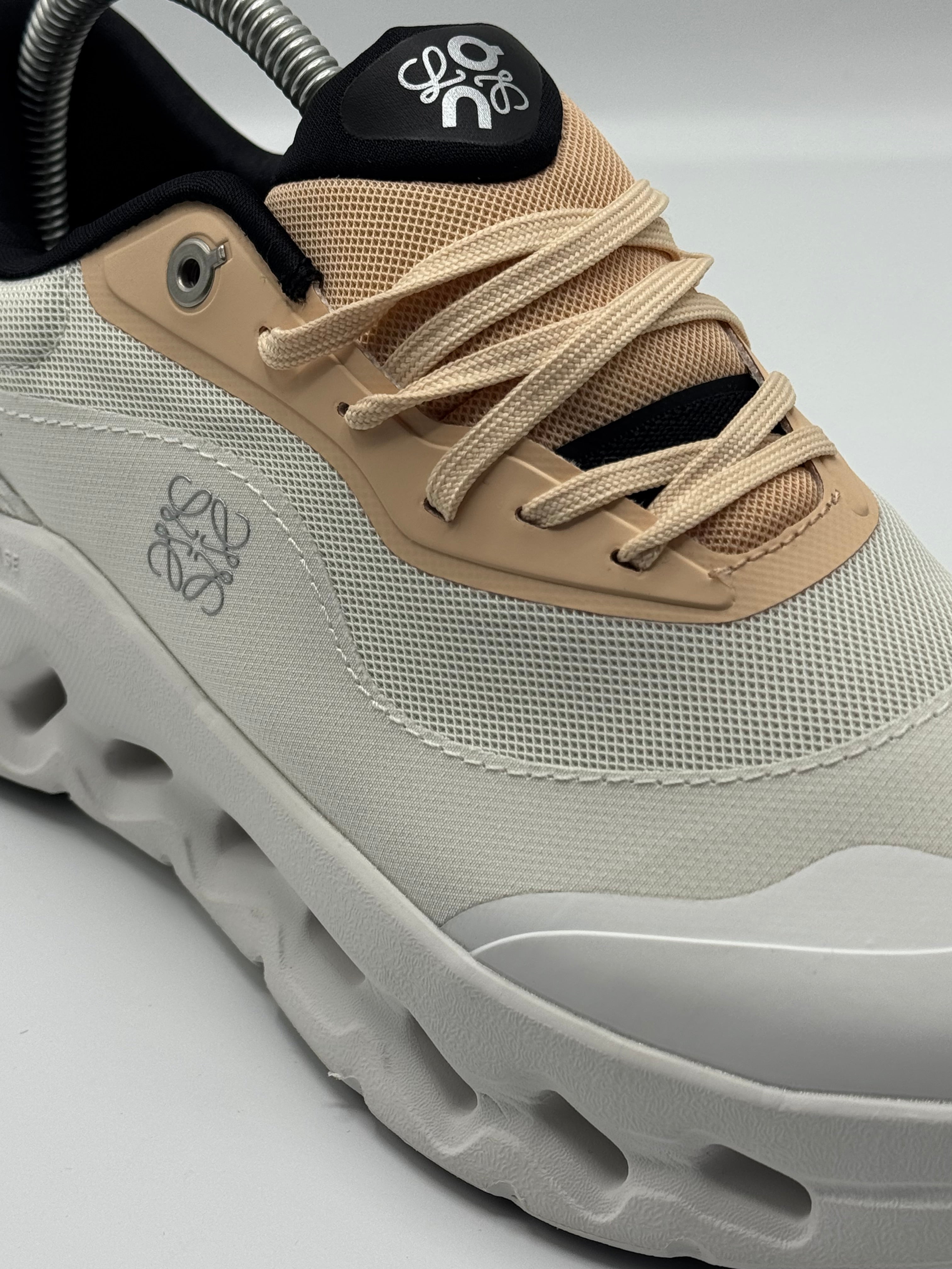 L0EWE x ON CLOUDTINT 2.0 🇨🇭 TAN WHITE