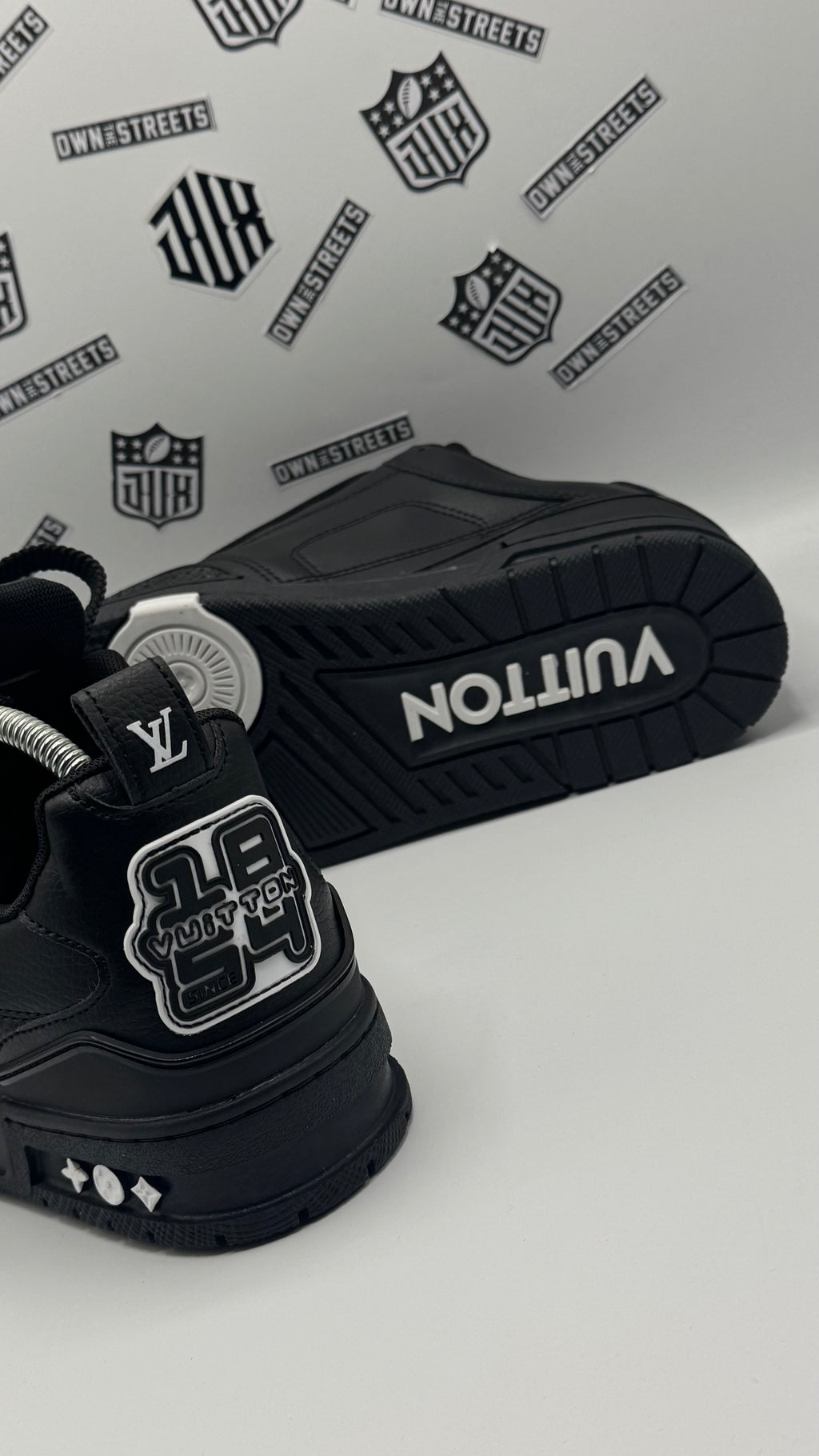 LV SKATE STAR BLACK