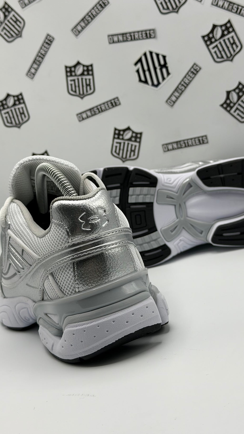 UNDERARMOUR SOLA METALLIC SILVER