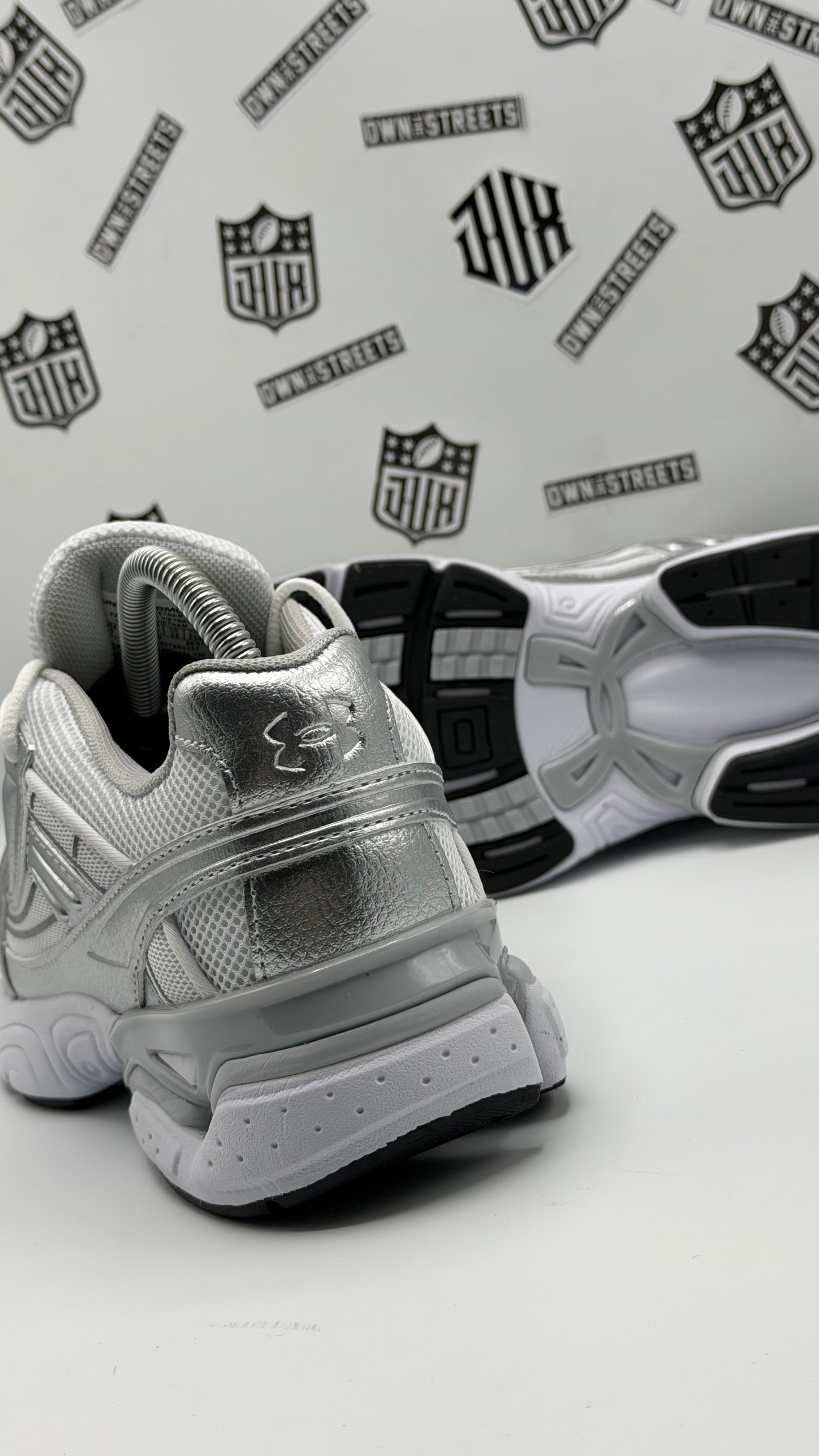 UNDERARMOUR SOLA METALLIC SILVER