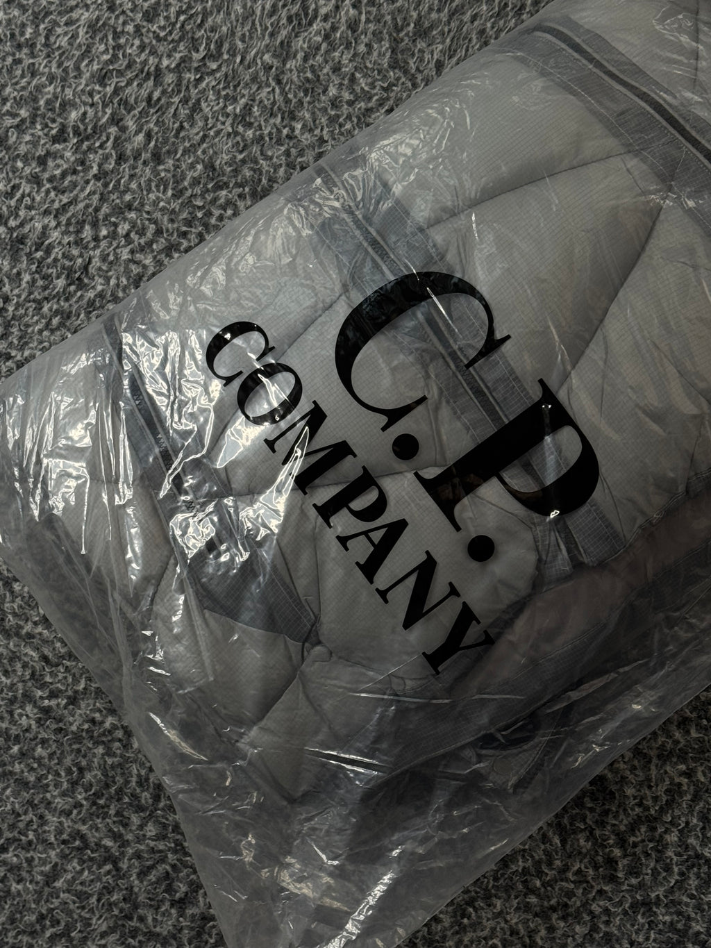 CP COMPANY x PALACE PUFFER JACKET GREY