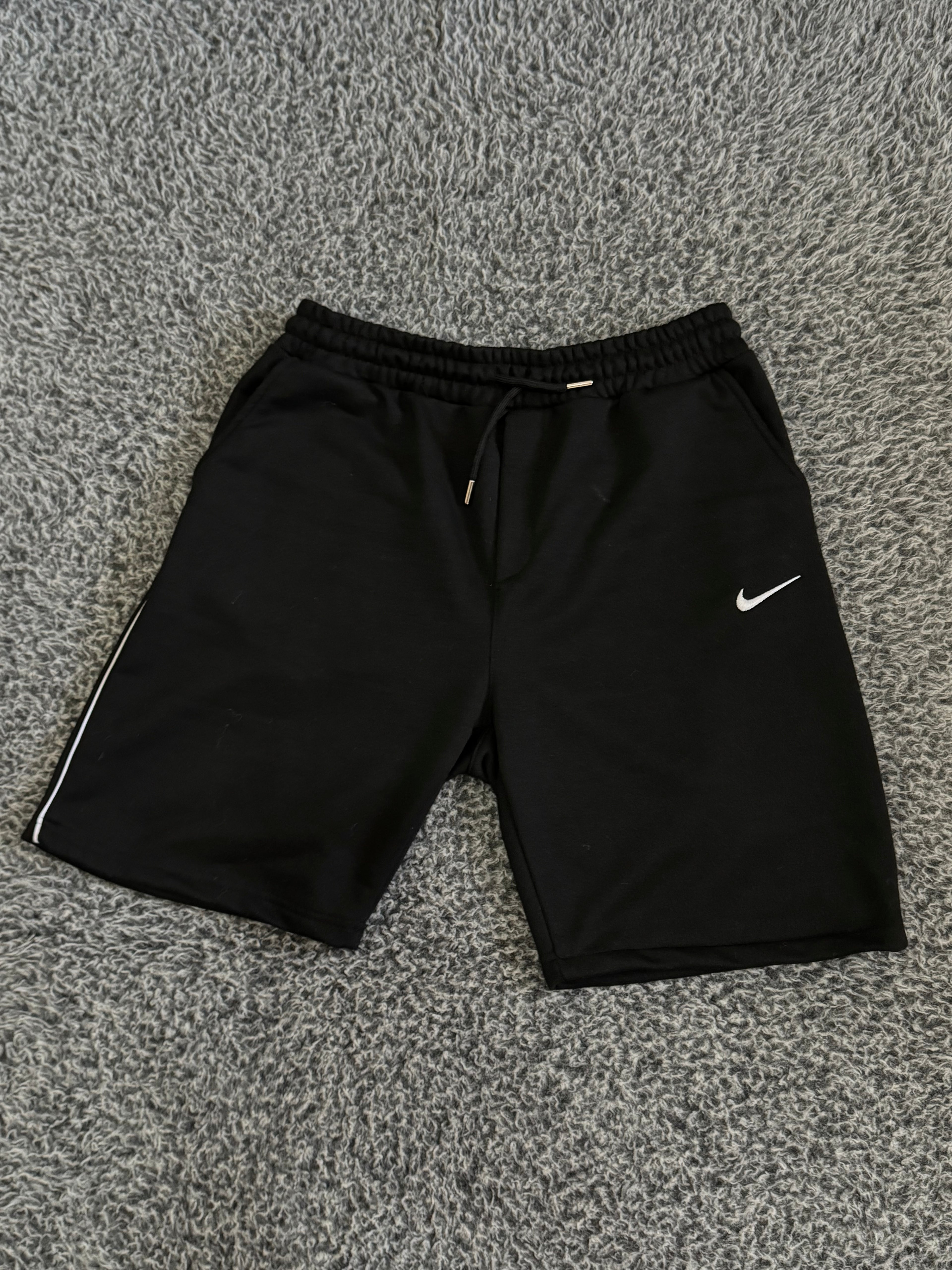 NIKE BLACK SHORTS