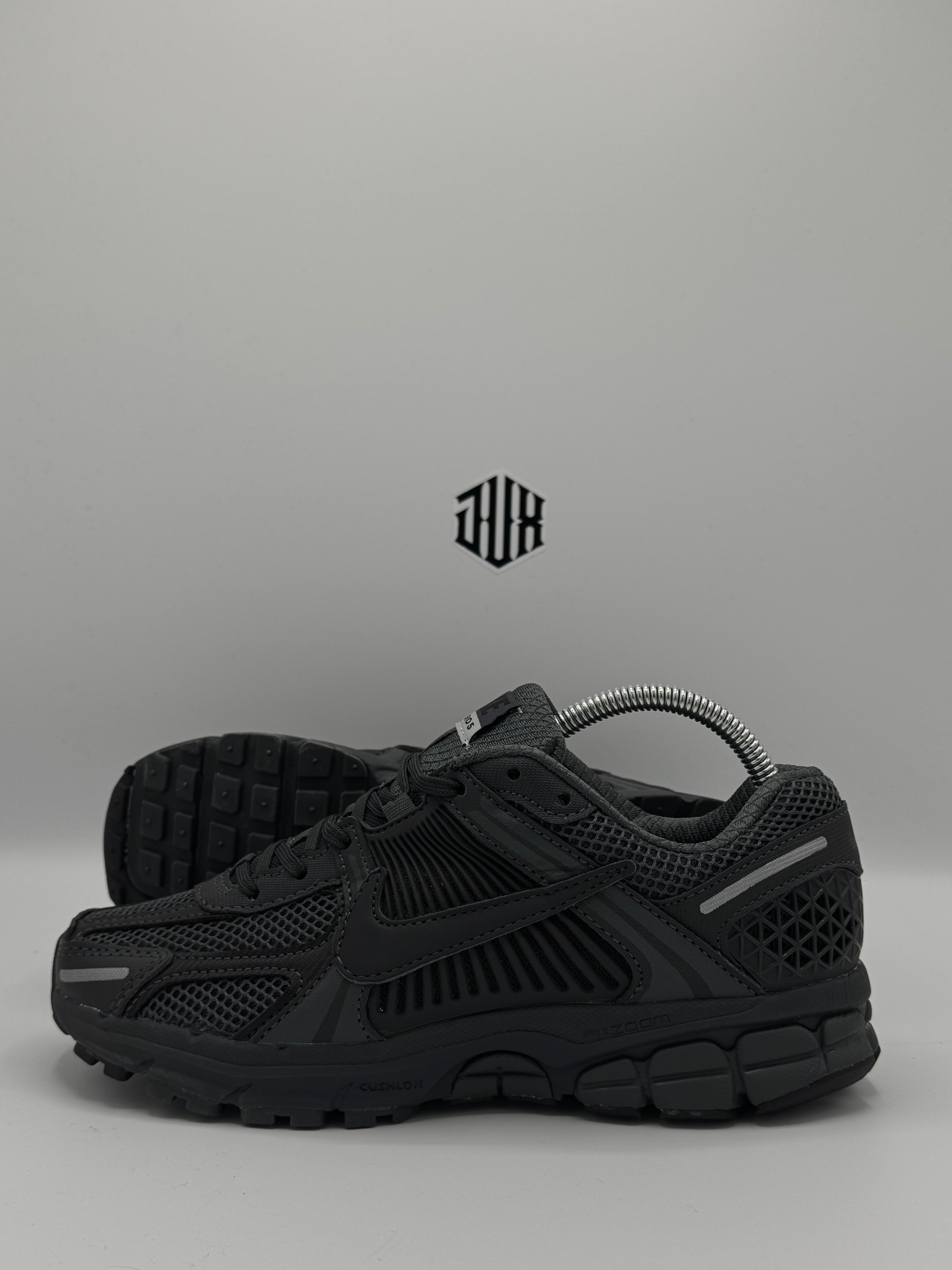NIKE VOMERO 5 GRAPHITE BLACK