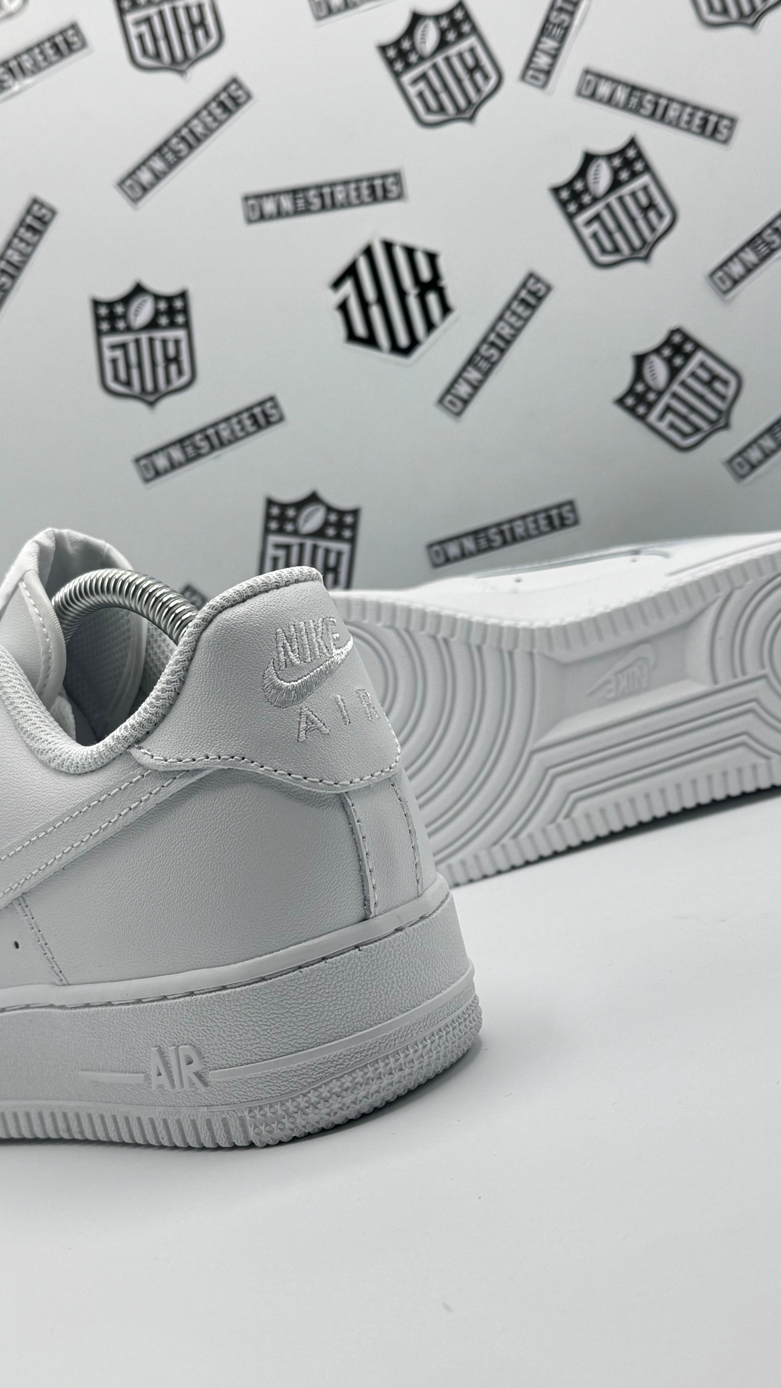 NIKE AIR FORCE 1 TRIPLE WHITE
