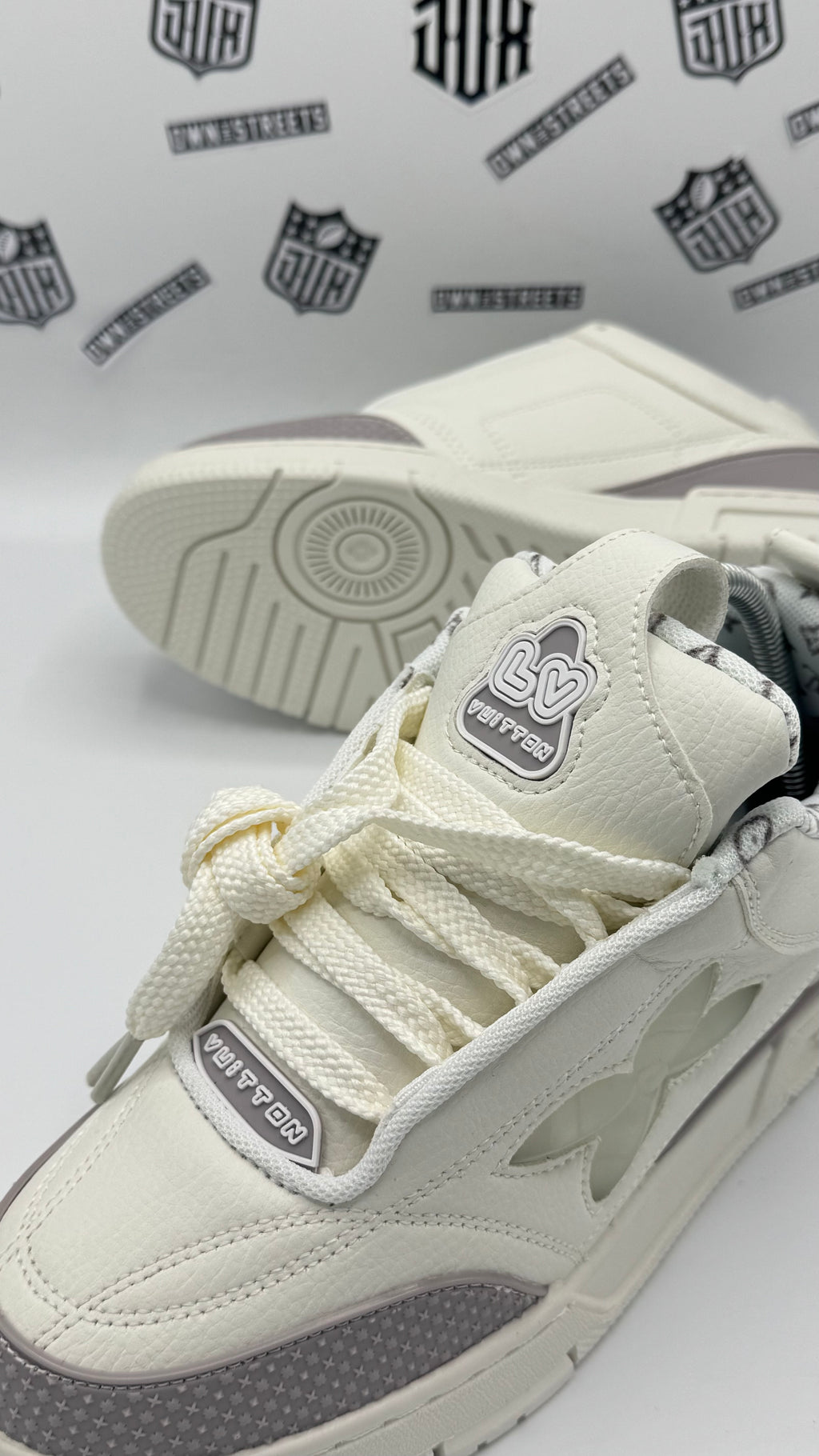 LV SKATE STAR CREAMY GREY