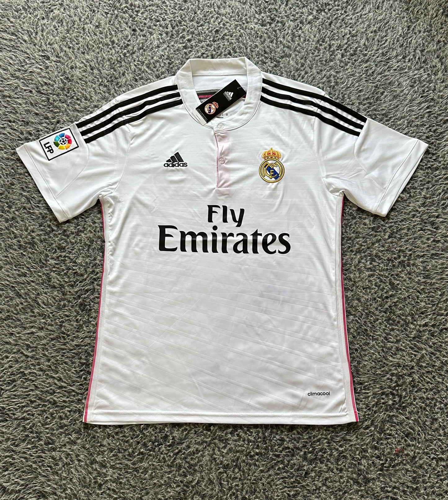 VINTAGE REAL MADRID 2015 OFFICIAL KIT