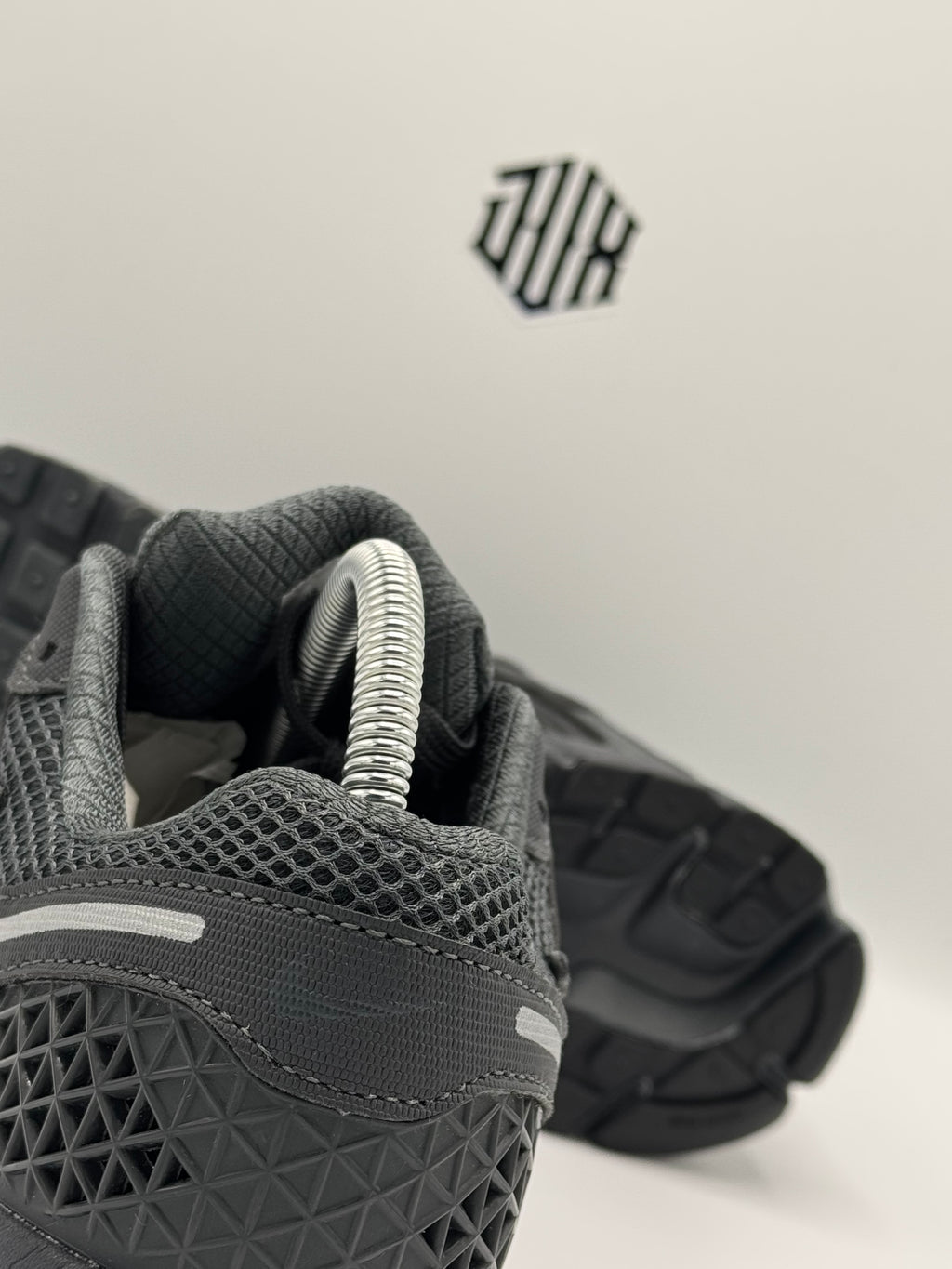 NIKE VOMERO 5 GRAPHITE BLACK