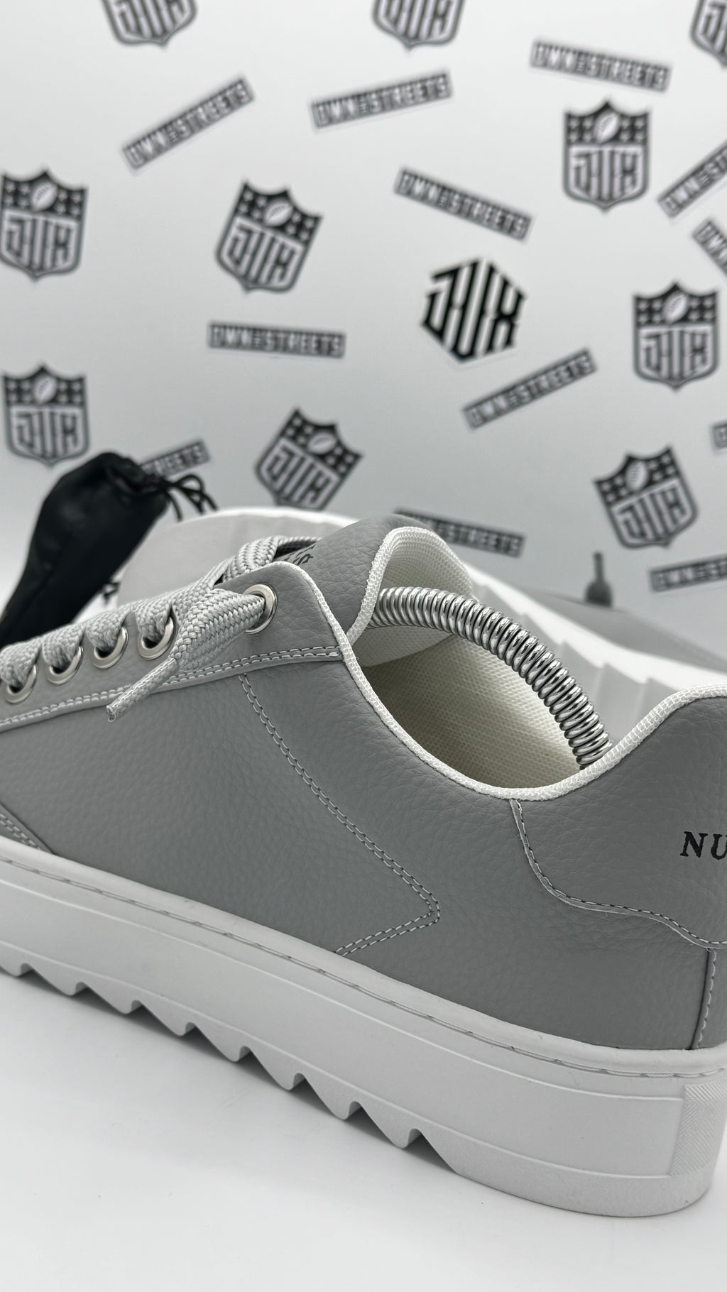 NUMERIS GREY LEATHER SNEAKERS (VVHQ)