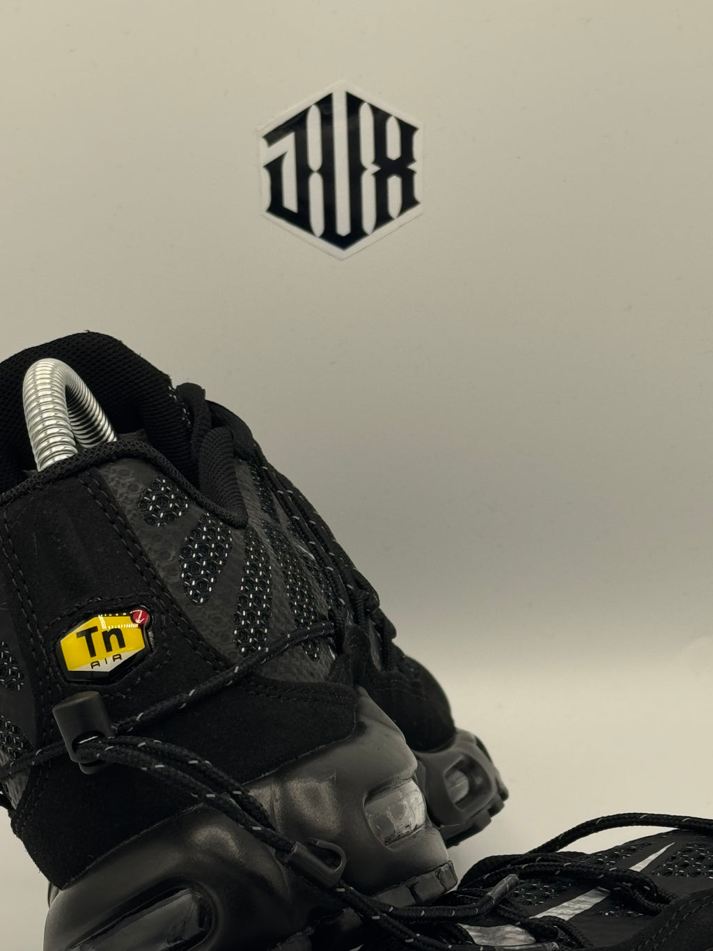 TN UTILITY BLACK WHITE