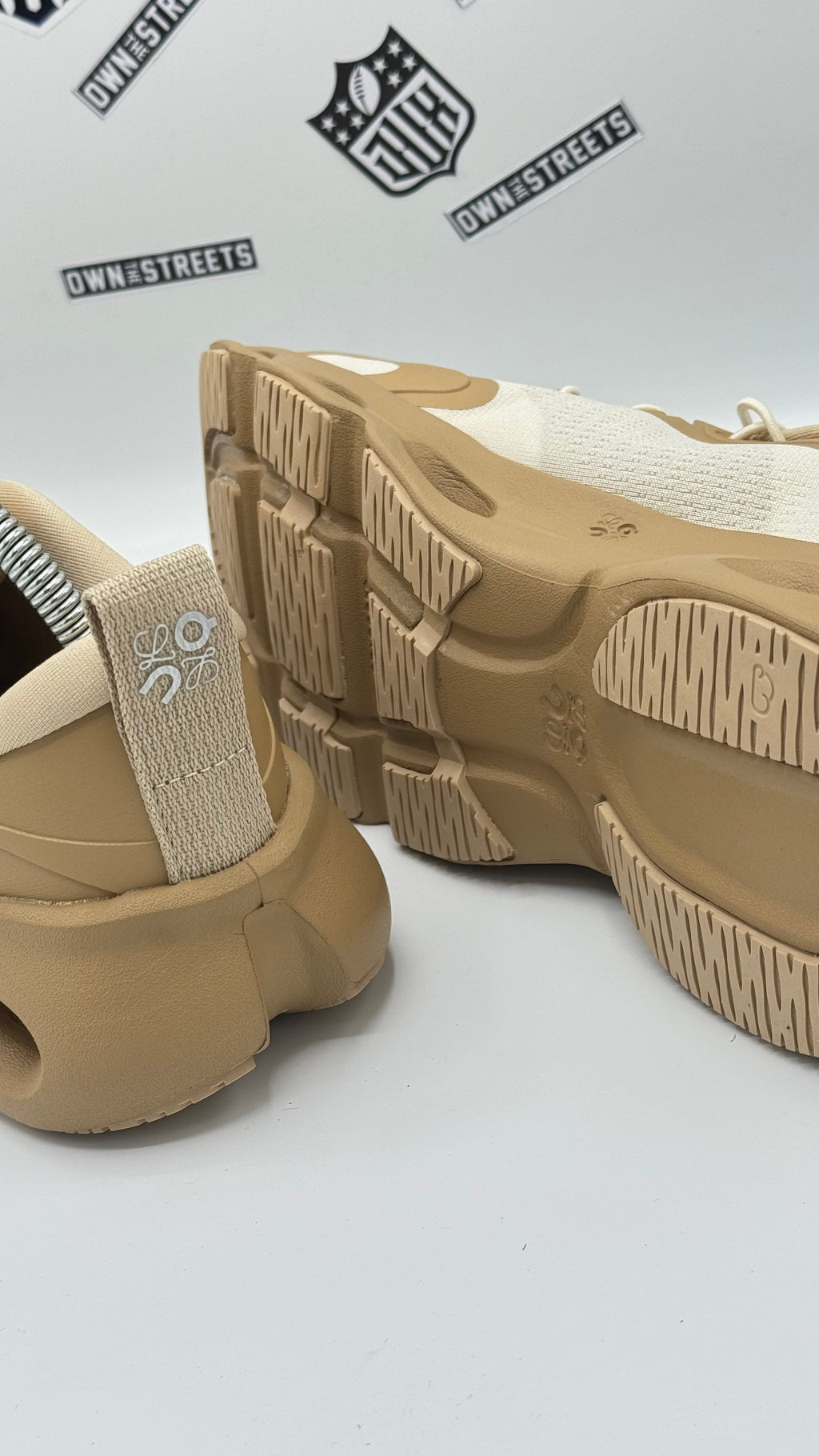 ON X LOEWE CLOUDSOLO DARK SAND