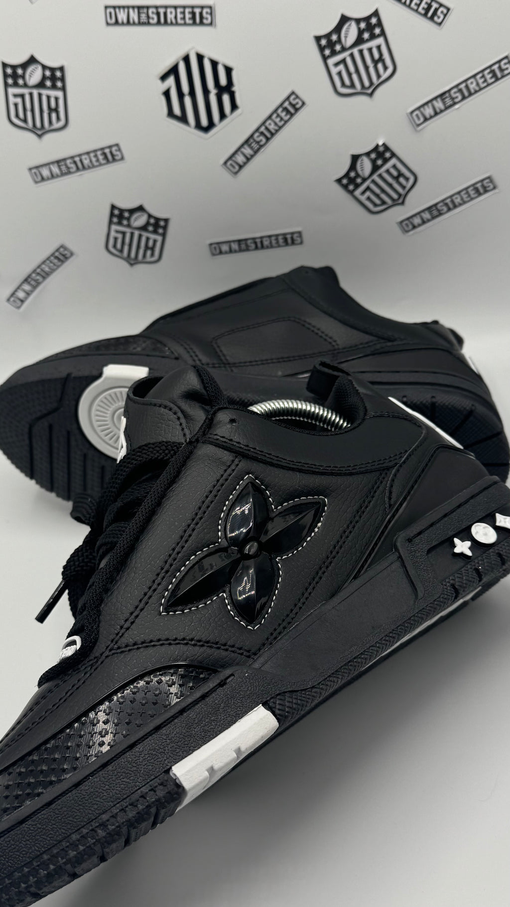 LV SKATE STAR BLACK