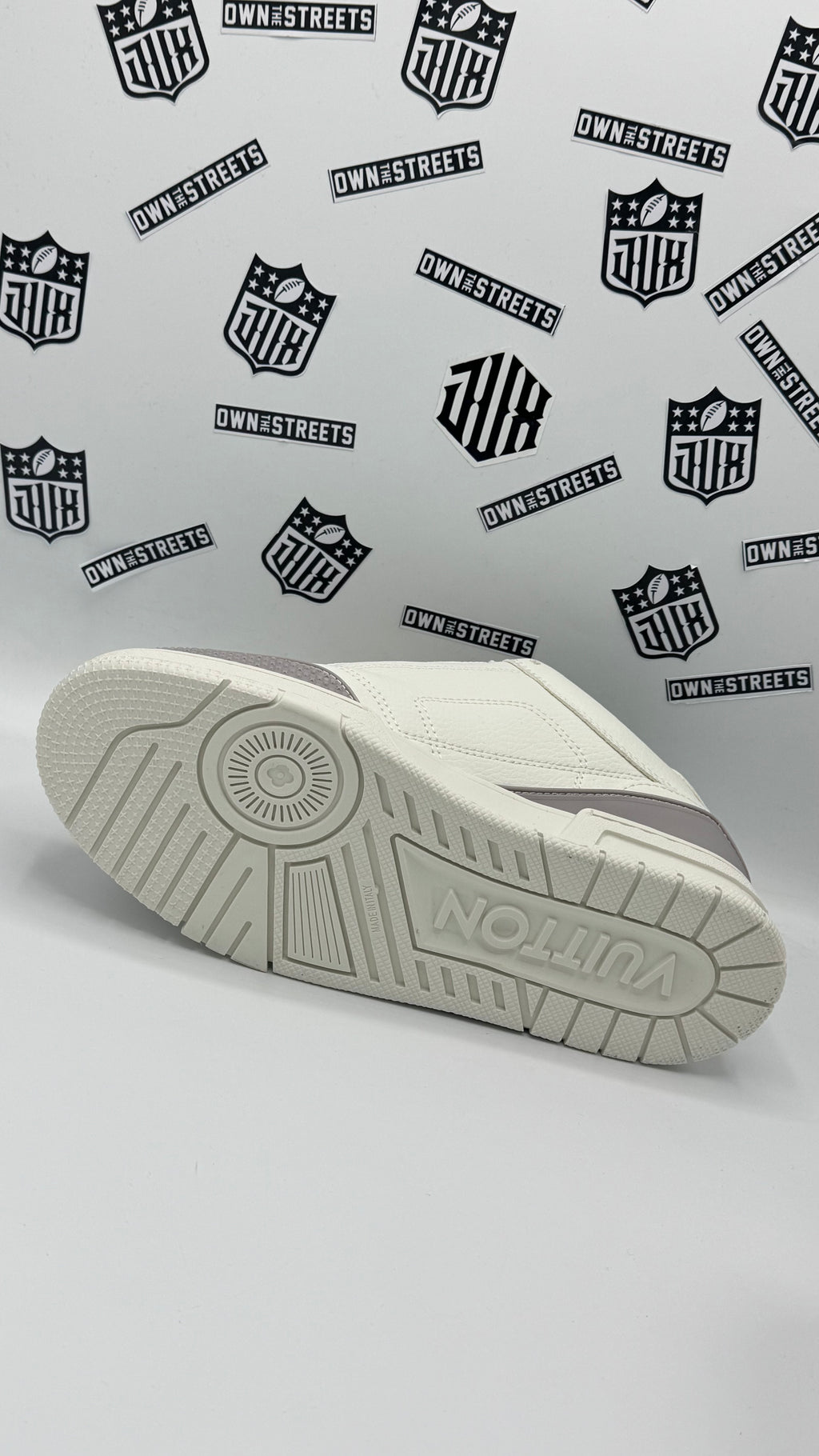 LV SKATE STAR CREAMY GREY