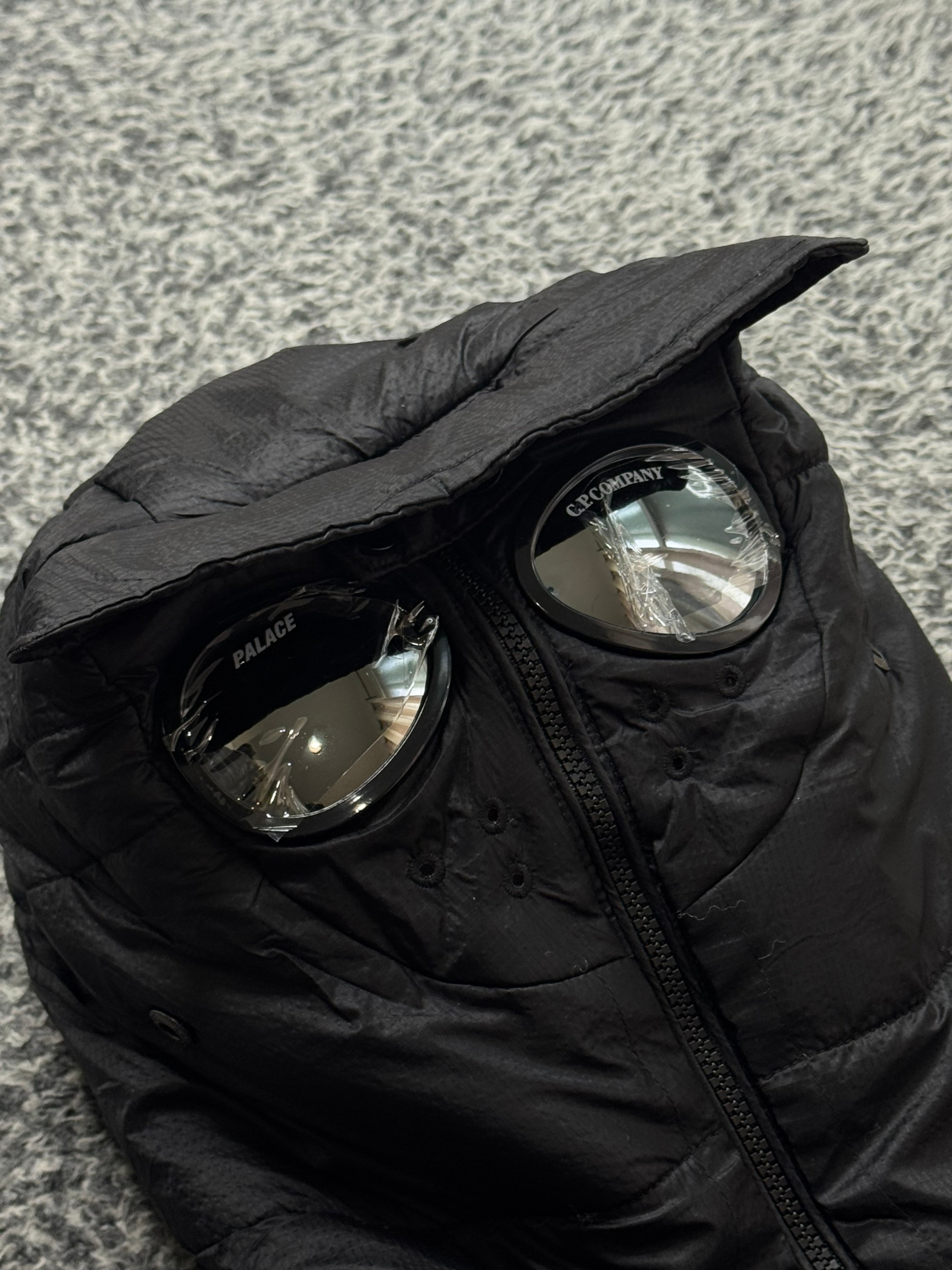 CP COMPANY x PALACE PUFFER BLACK JACKET