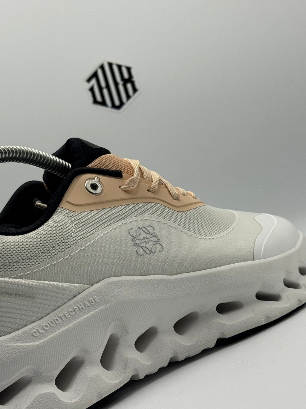 L0EWE x ON CLOUDTINT 2.0 🇨🇭 TAN WHITE