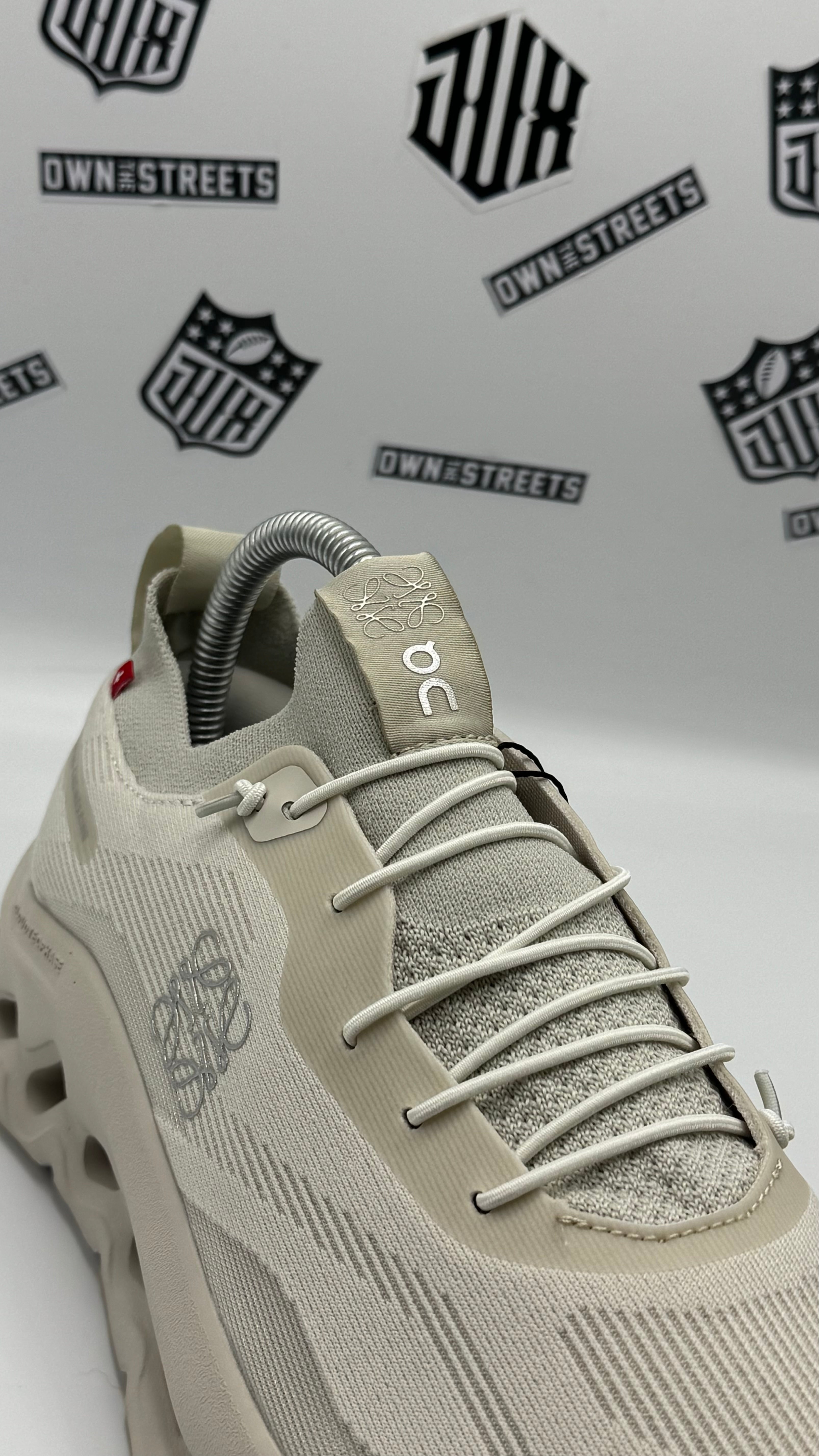 ON X LOEWE CLOUDTILT 1.0 SAND