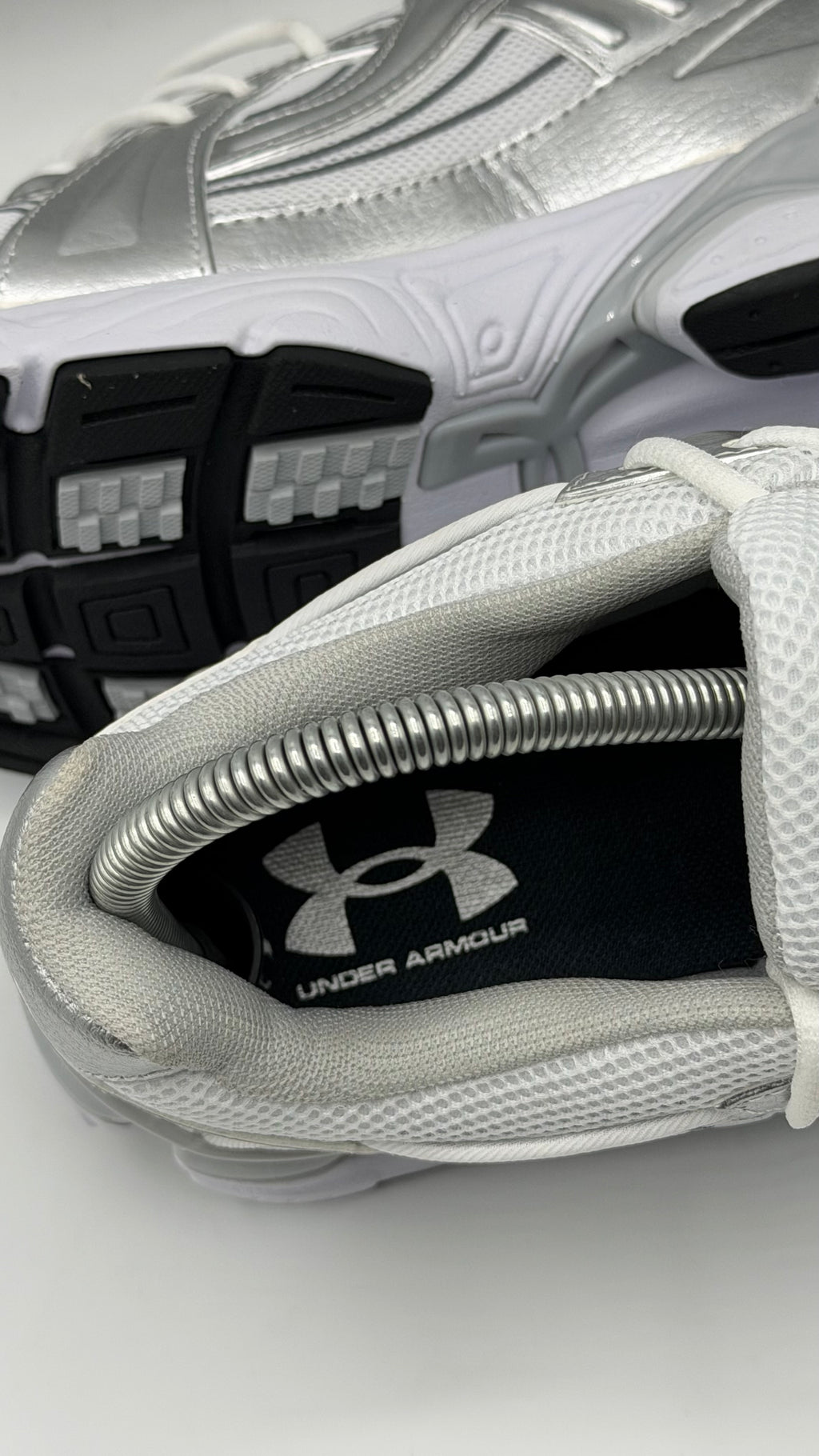 UNDERARMOUR SOLA METALLIC SILVER