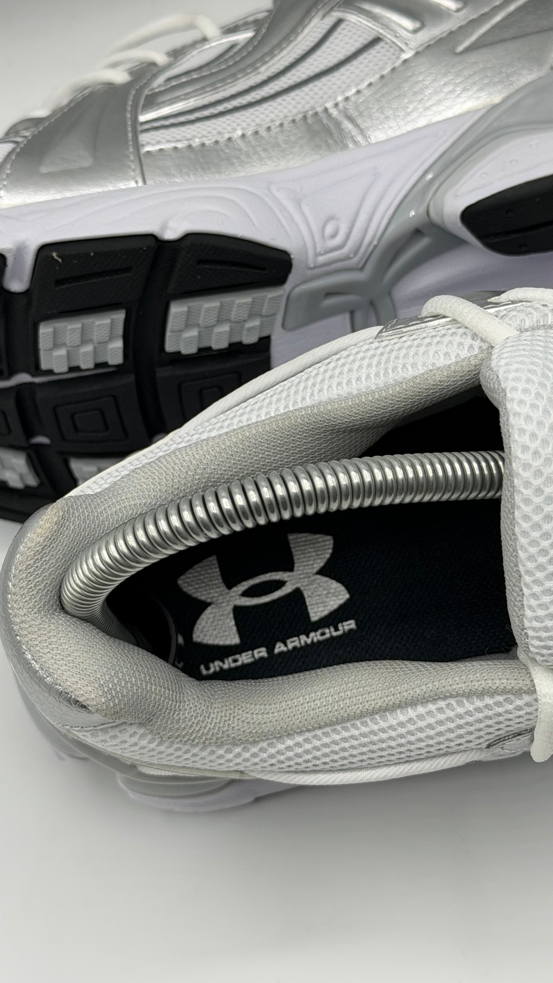 UNDERARMOUR SOLA METALLIC SILVER