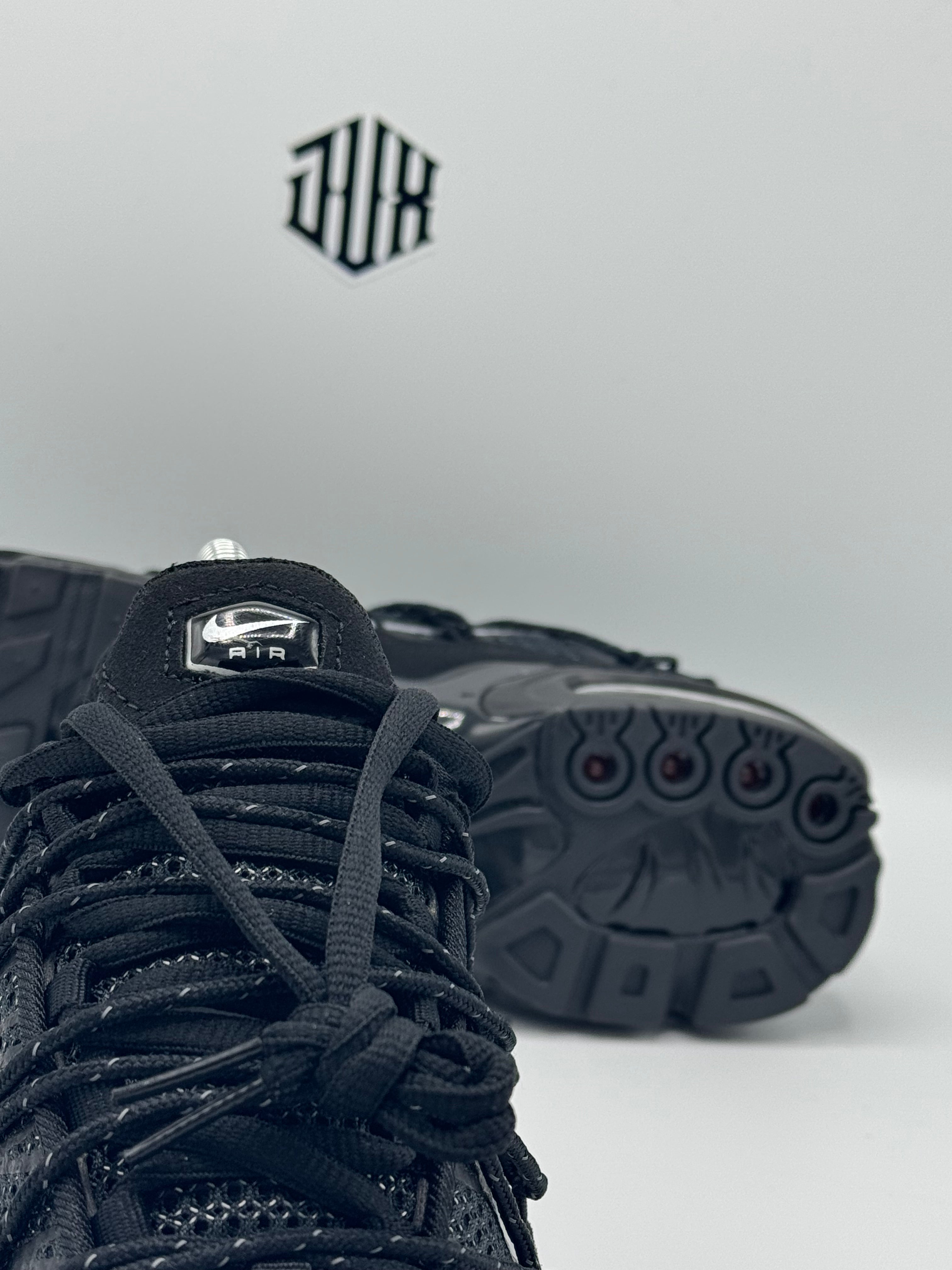 TN UTILITY BLACK WHITE