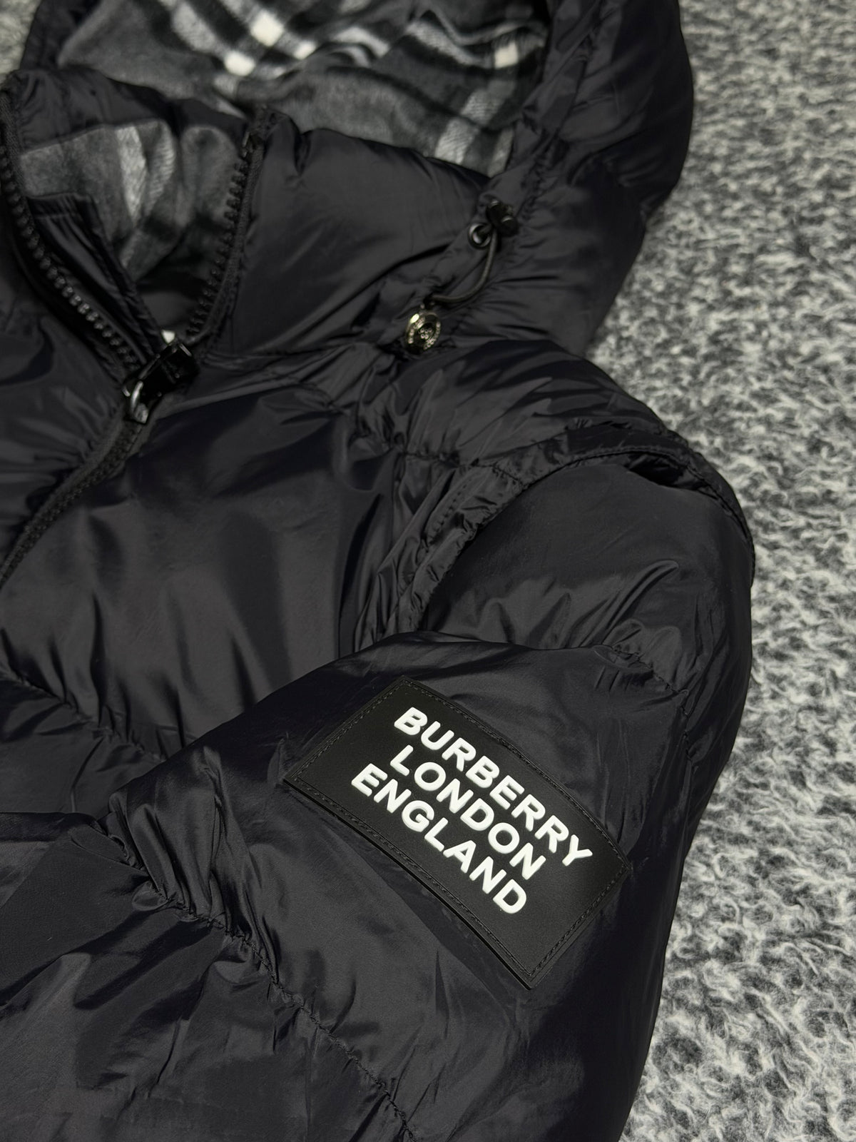 Burberry Detachable Sleeve Bideford Puffer Jacket