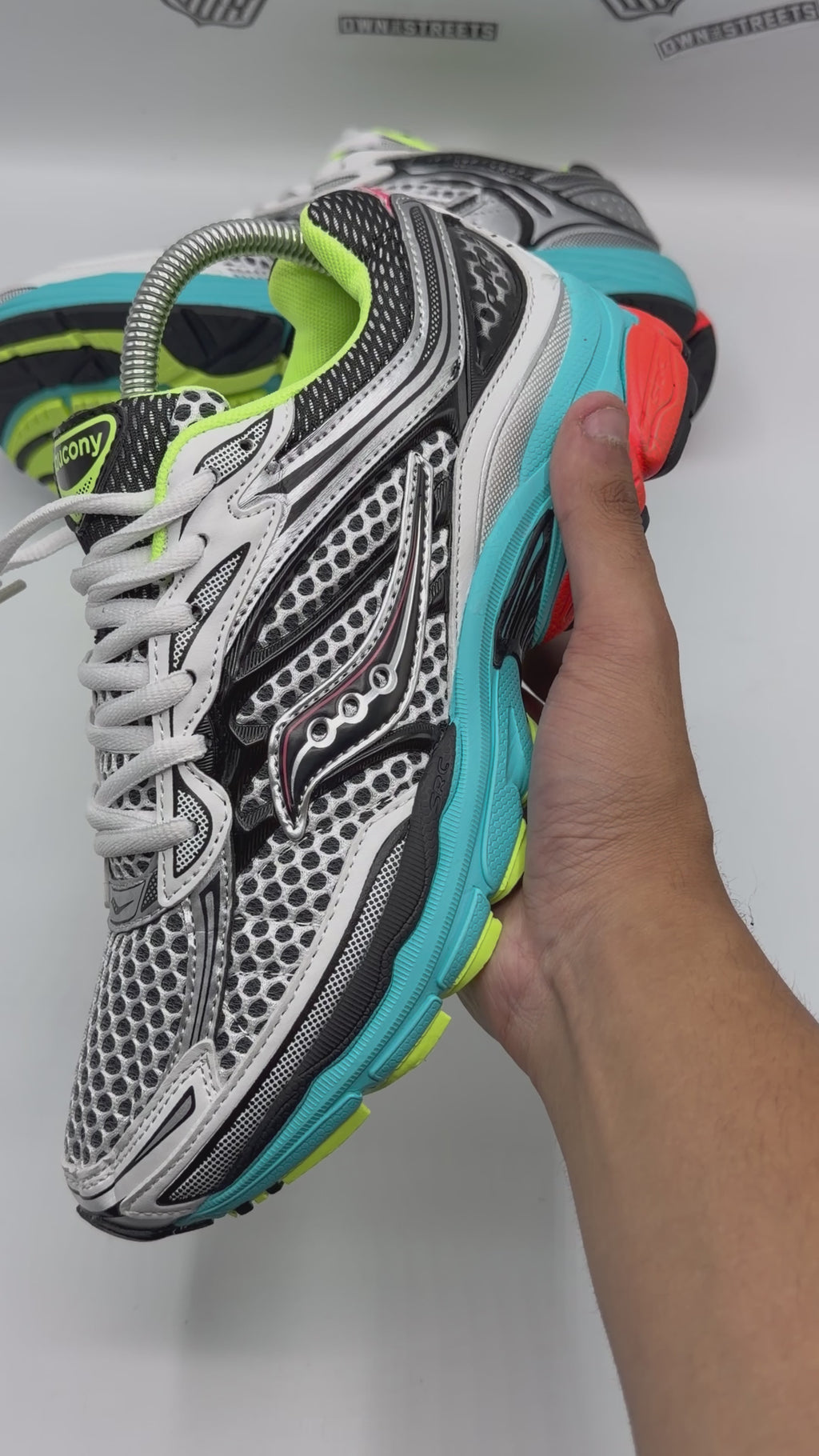 Saucony ProGrid Omni 9 Mutant