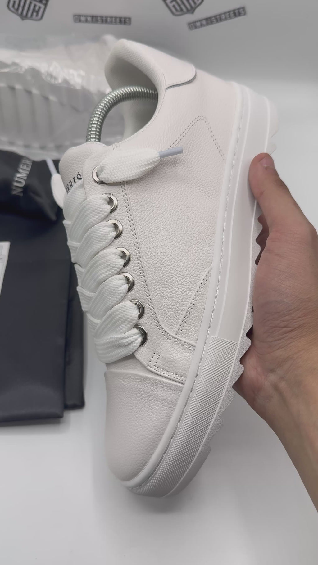 NUMERIS WHITE LEATHER SNEAKERS (VVHQ)