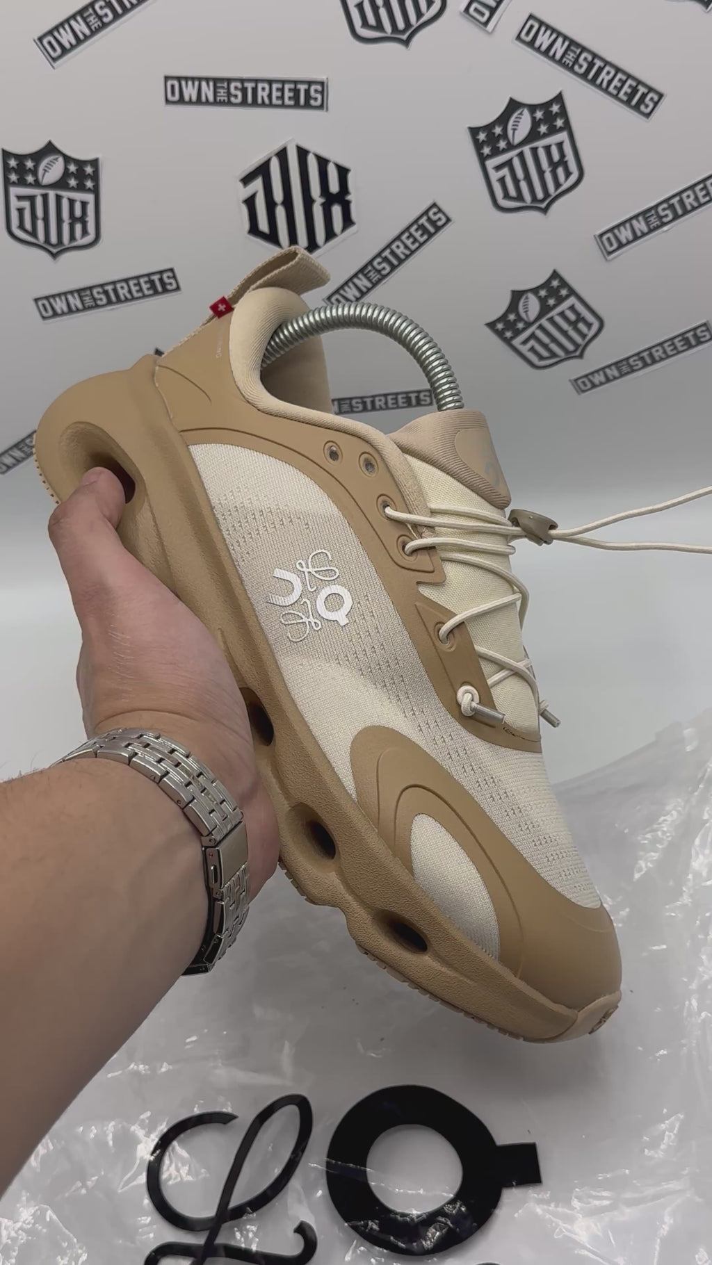 ON X LOEWE CLOUDSOLO DARK SAND