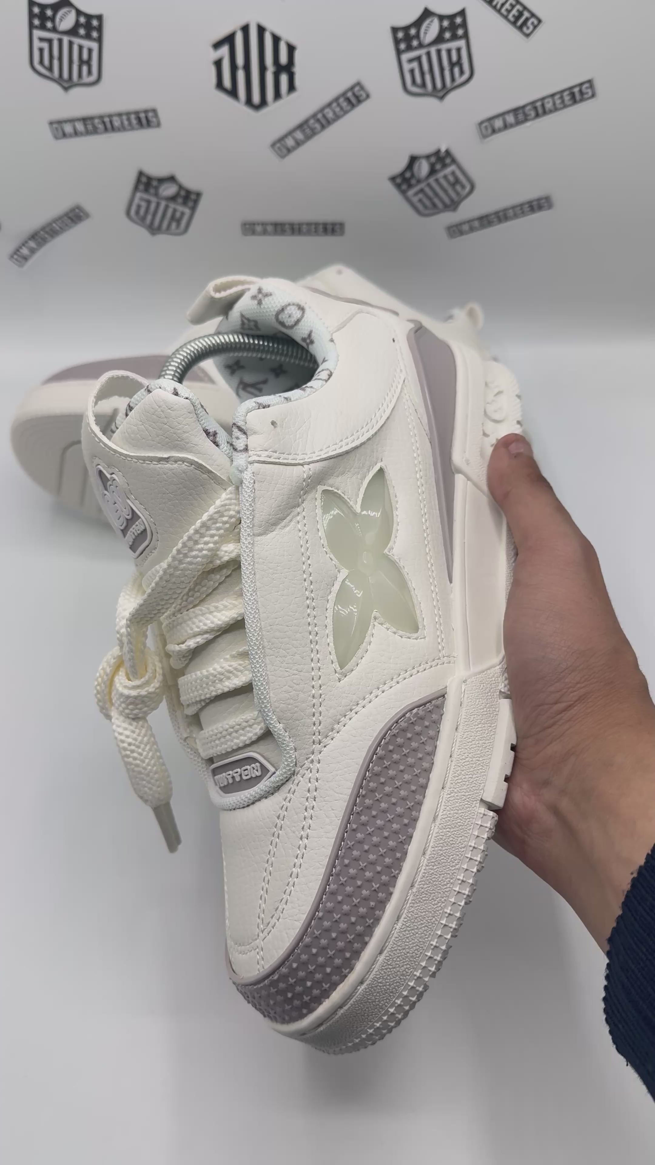 LV SKATE STAR CREAMY GREY